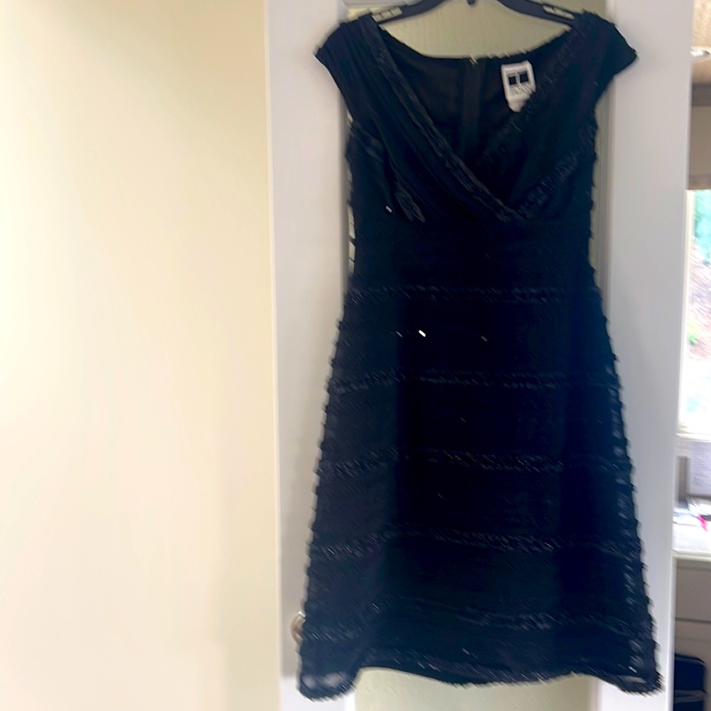 Tadashi cocktail dress - vneck - black